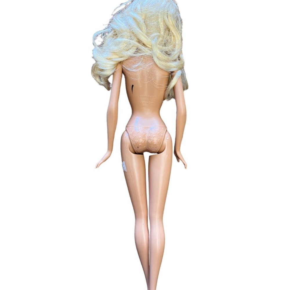 Barbie 2009 Blonde Blue Eyes Blue Eye Shadow Pink Lipstick VTG - Picture 3 of 6